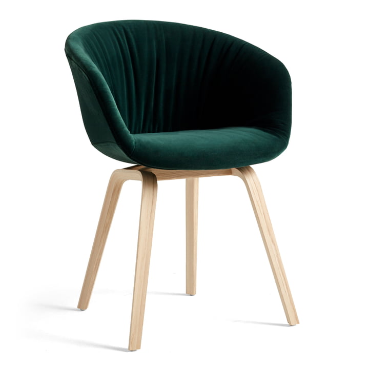 About A Chair AAC 23 Soft af Hay i den variant eg matlakeret / fuldt polstret Lola mørkegrøn
