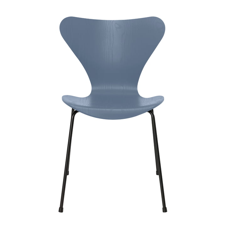 Serie 7 stol fra Fritz Hansen i skumringsblå ask / sort stel