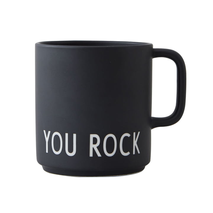 AJ Favourite porcelæn krus fra Design Letters i You Rock / sort
