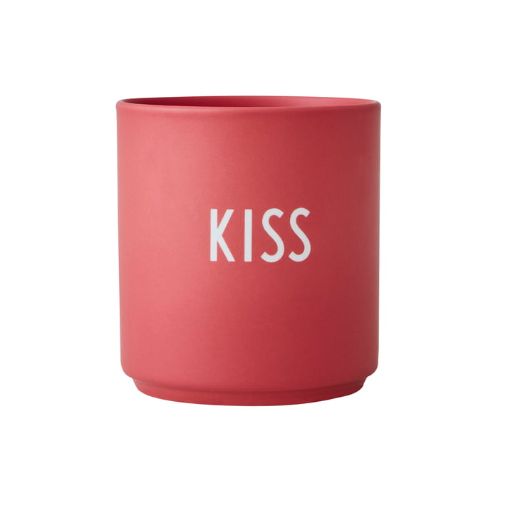 AJ Favourite porcelæn krus fra Design Letters, Kiss / red berry
