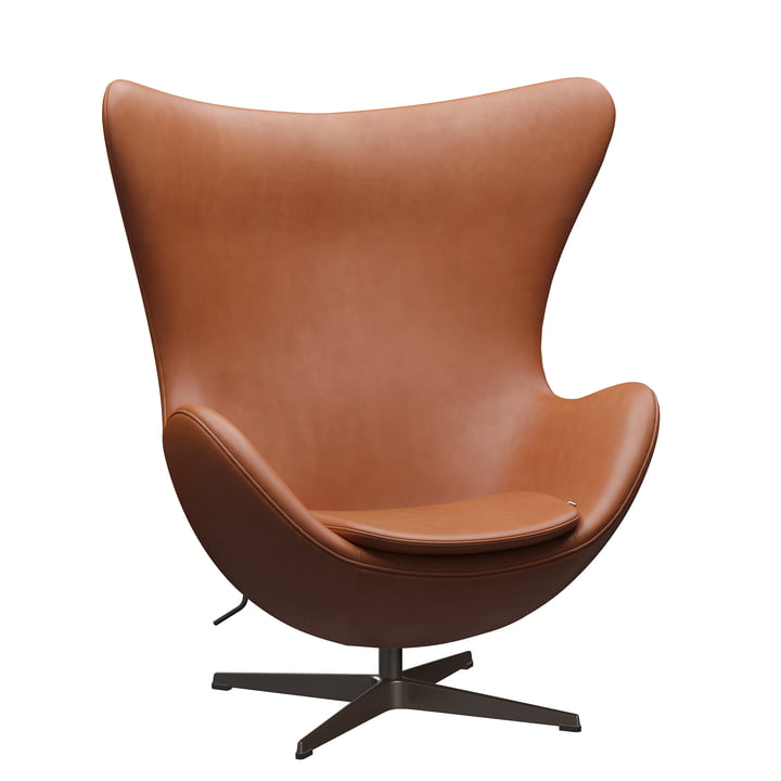 The Egg Chair af Fritz Hansen, brun-bronze / Grace læder valnød