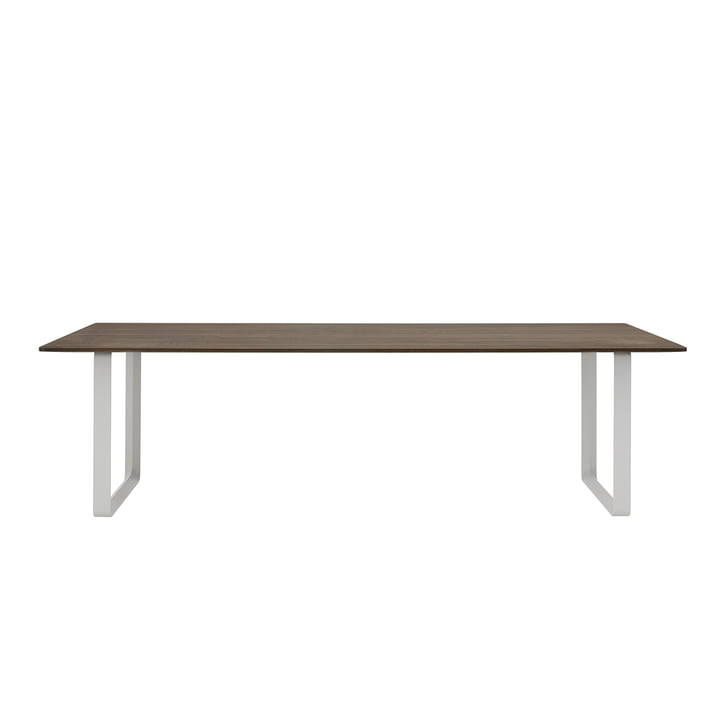 70/70 spisebord med dimensionerne 255 x 108 cm fra Muuto i røget eg / grå