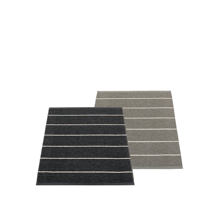 Carl vendbart tæppe, 70 x 90 cm fra Pappelina i black / charcoal