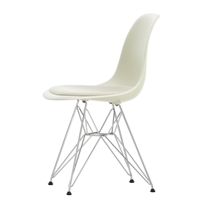 Eames Plastic Side Chair DSR med sædehynde fra Vitra i forkromet / rullesten (filt gliders basic dark)