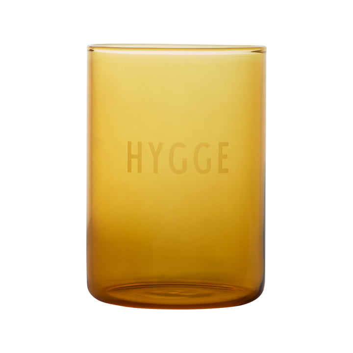 AJ Favourite drikkeglas i Hygge / sugar brown fra Design Letters .