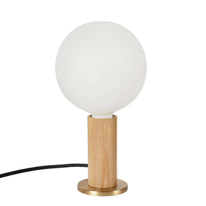 Oak Knuckle bordlampe, eg / messing inklusiv Sphere IV LED lampe E27 8W, Ø 15 cm, mat hvid fra Tala .