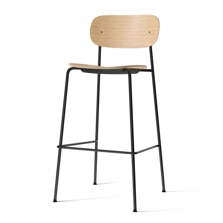 Co Bar Chair fra Audo i naturlig egetræsfinish med sort stålstel