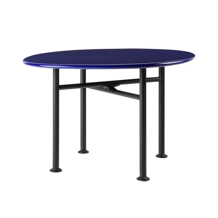 Carmel Outdoor Lounge Table fra Gubi i den sorte semi mat / Pacific blue version
