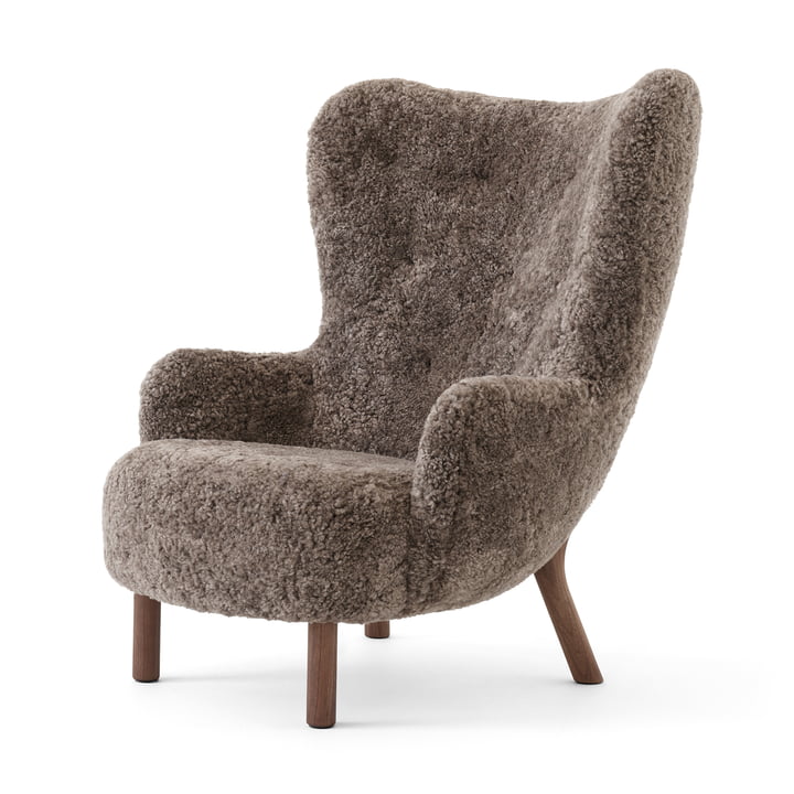 Petra Lounge Chair VB3, høj ryg, olieret valnød / Sahara fåreskind fra & Tradition