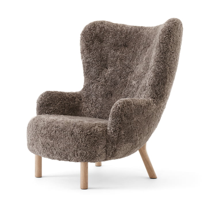 Petra Lounge Chair VB3, høj ryg, olieret eg / Sahara fåreskind fra & Tradition