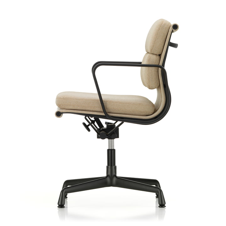 EA 231 Soft Pad kontorstol med armlæn dyb sort, drejelig, Laser RE, papyrus/creme fra Vitra