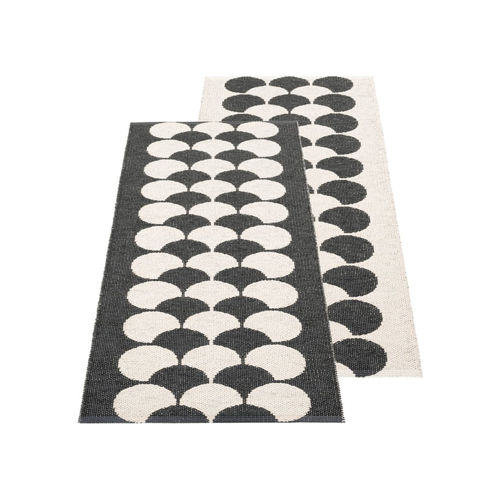 POPPY tæppe, 150 x 70 cm, sort fra Pappelina