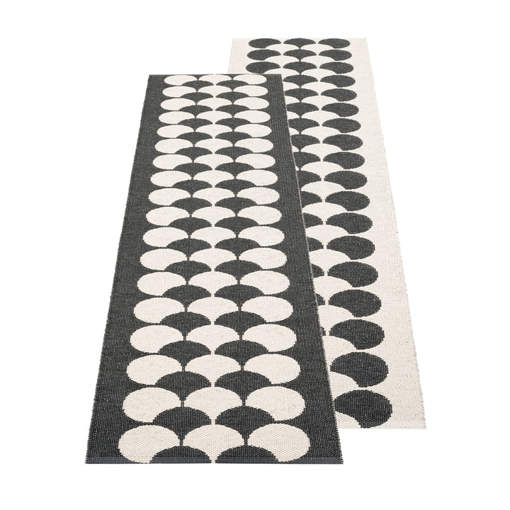 POPPY tæppe, 250 x 70 cm, sort fra Pappelina