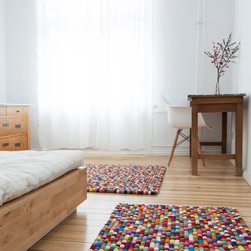 Lotte rektangulært tæppe fra myfelt i soveværelset