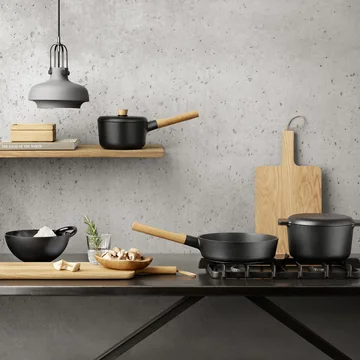 Sauteret gryde, gryderet, gryden og blandeskålen fra Nordic Kitchen-samlingen af Eva Solo