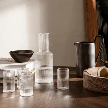 Ripple glas (sæt med 4) og karaffel fra Ferm Living