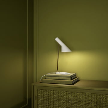 Louis Poulsen - AJ Mini bordlampe, mat hvid / bleg rosa (150 års jubilæumsudgave)