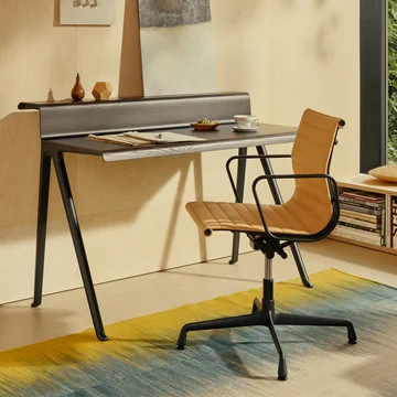 Vitra - Courier skrivebord, mørk eg / kulsort