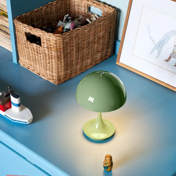 Panthella 160 Portable V3 batteridrevet LED-bordlampe, uigennemsigtig mosgrøn fra Louis Poulsen