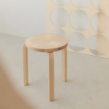 Artek - 60 skamler, kivet, naturlig birk