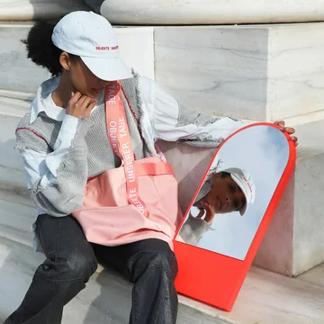 OUT Objekte unserer Tage - Weekendtaske, blød pink og kasket, himmelblå