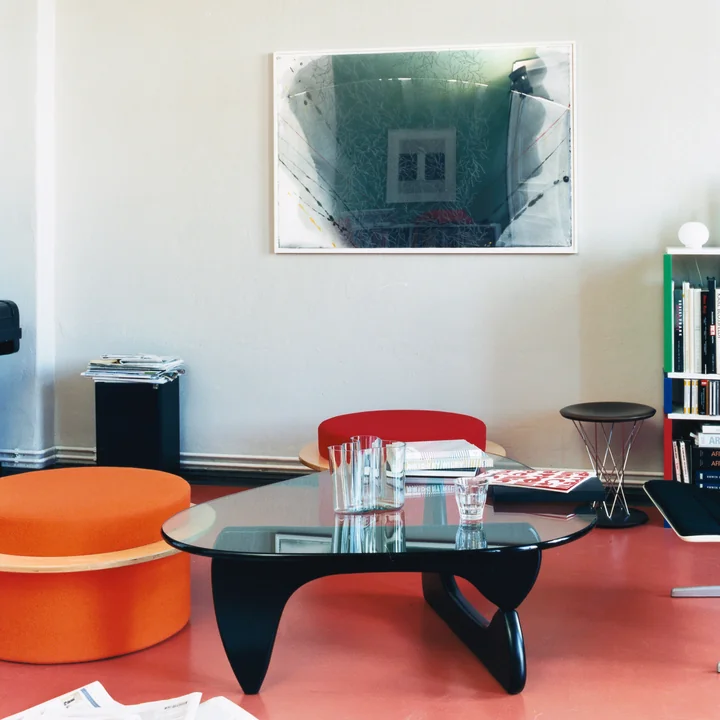 Sofabordet fra Vitra i en moderne stue