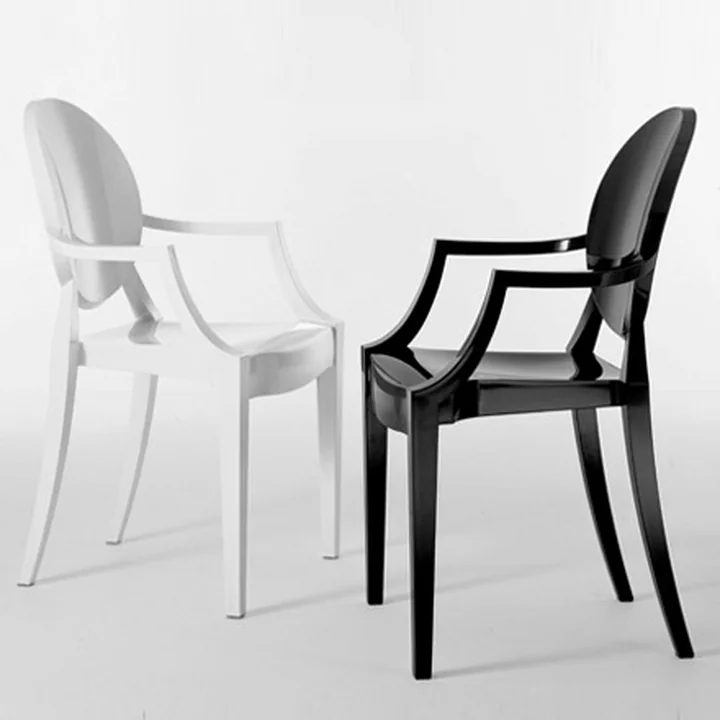Louis Ghost fra Kartell i hvid og sort er uovertruffen elegant