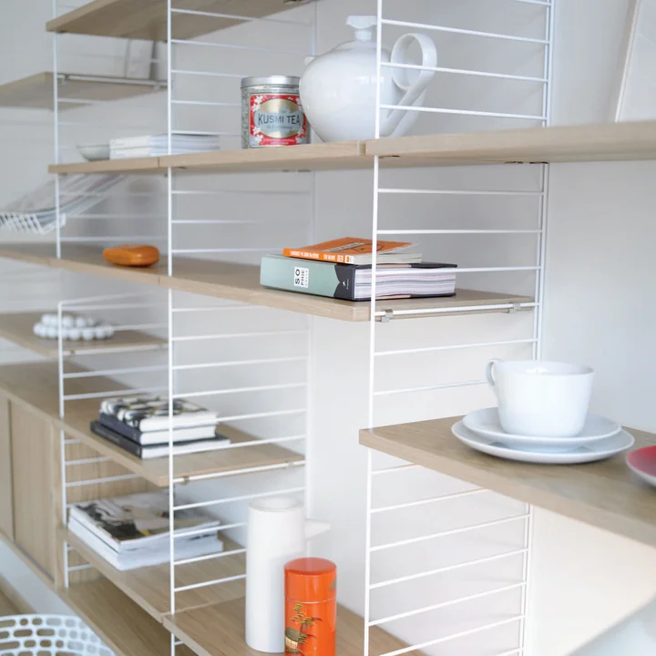 Reolsystem fra String i eg/hvid