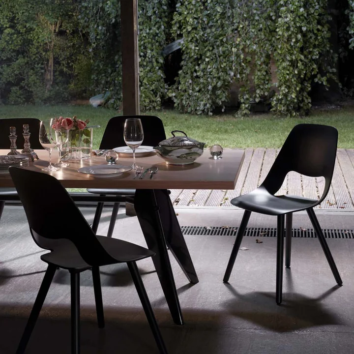 Em Table spisebord af Vitra eg i natur/sort