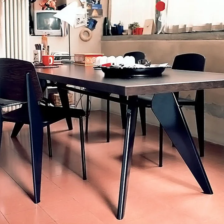 Em Table spisebord af Vitra eg i natur/sort