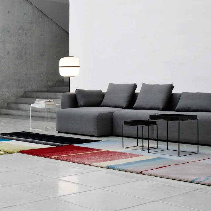Bakkebord og Mags Soft Sofa fra HAY