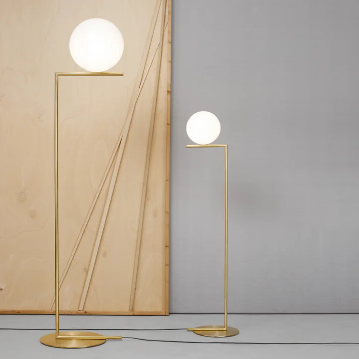 IC gulvlampe fra Flos i messing