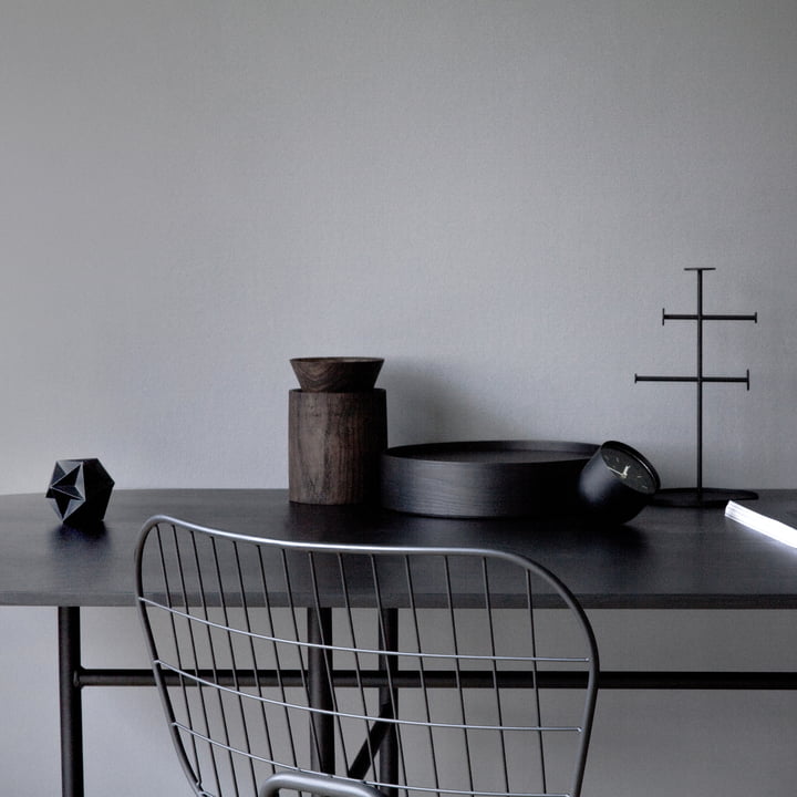 Minimalistisk bord med skandinavisk design
