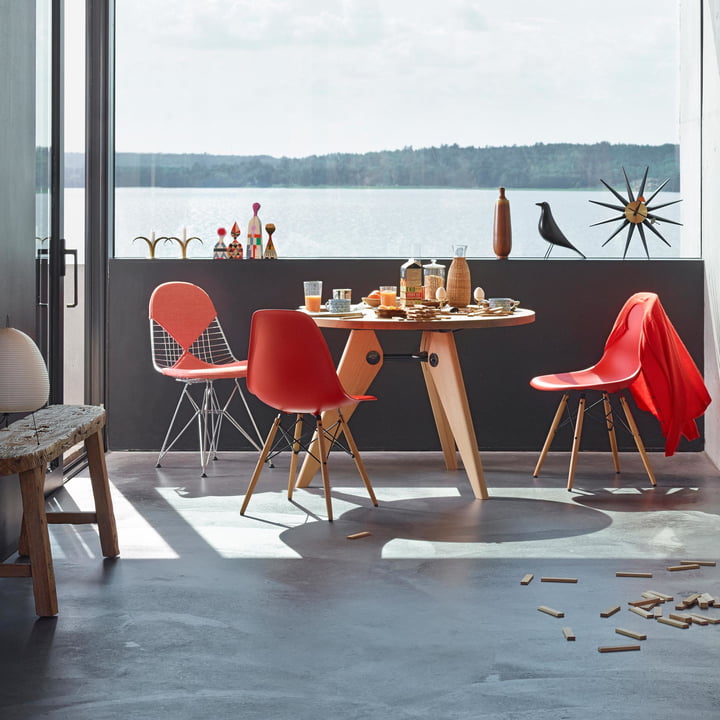 Eames Plastic Side Chair i rød fra Vitra