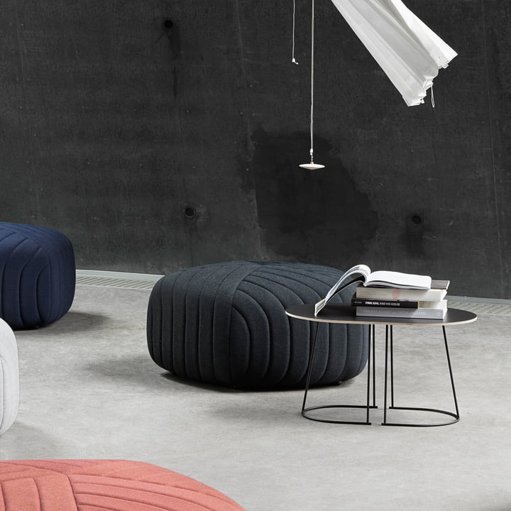 Muuto – Airy sofabord, lille, sort/Five puf