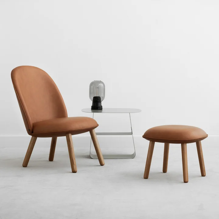 Ess skammel og lænestol Tango Leather med amp-lampe fra Normann Copenhagen