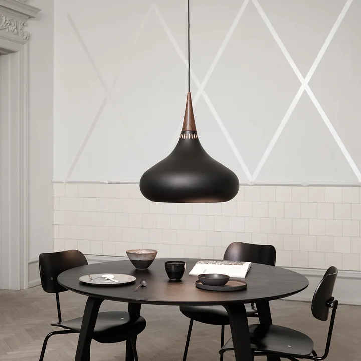 Orient Black pendel over spisebordet