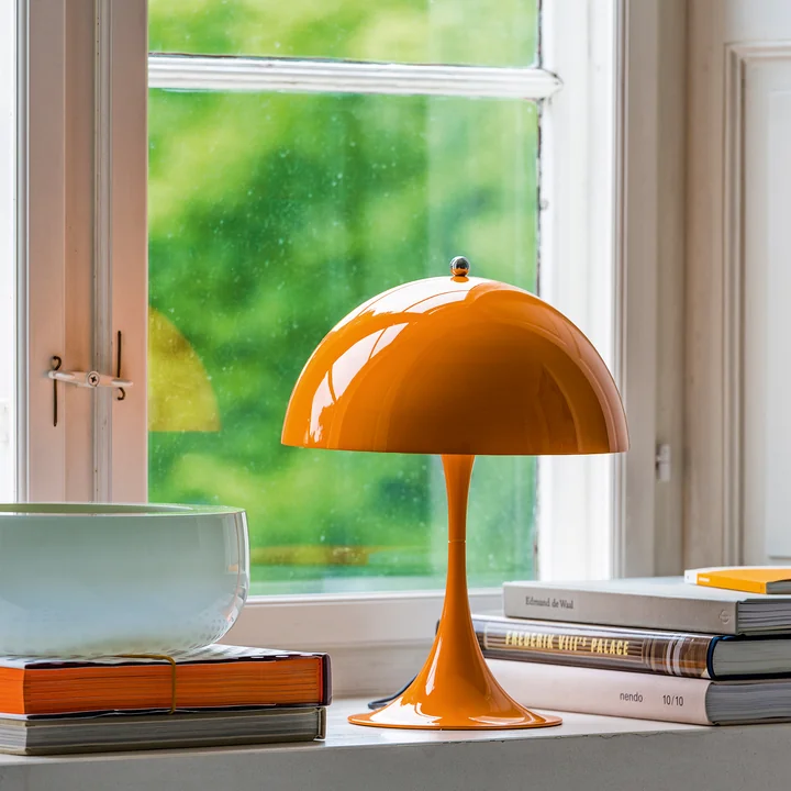 Panthella Mini bordlampe fra Louis Poulsen i orange