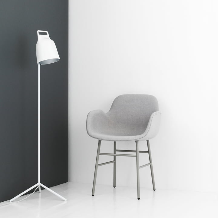 Form lænestol med Stage gulvlampe