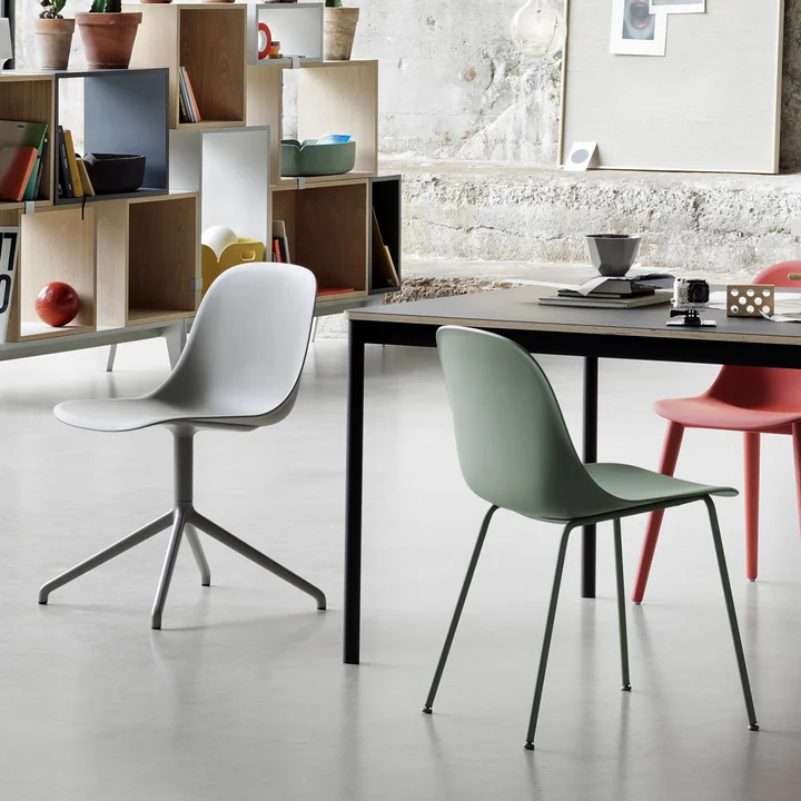 Fiberstol fra Muuto med forskellige stel