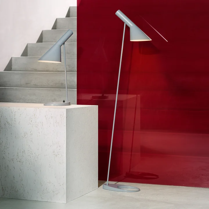 AJ gulvlampe og bordlampe af Louis Poulsen