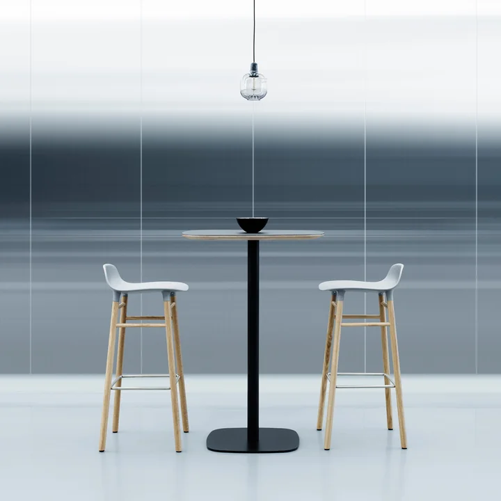 Form barstol med højt bord af Normann Copenhagen