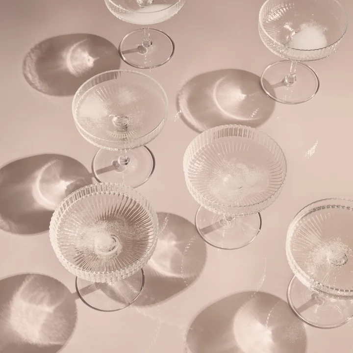 Ripple champagneglas fra Ferm Living