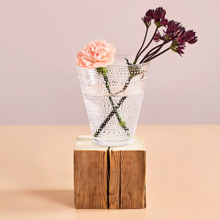 Iittala – Kastehelmi vase 154 mm, klar med blomster