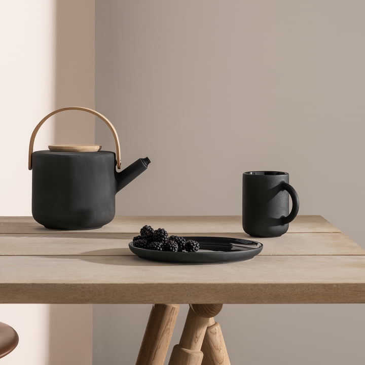Stelton - Theo kopper og tepotten på bordet