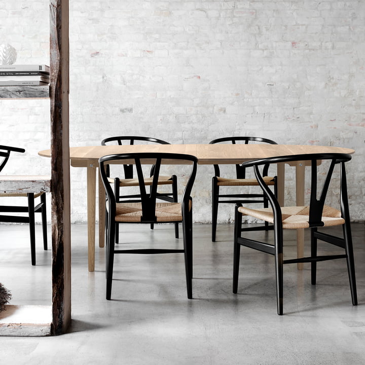 Carl Hansen – CH338 spisebord med udtræk, 200 x 115 cm i ludbehandlet eg med CH24 Y-stolen