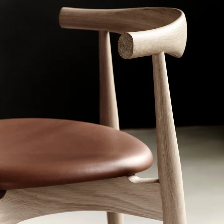 Detaljeret visning af Carl Hansen – CH20 Elbow Chair