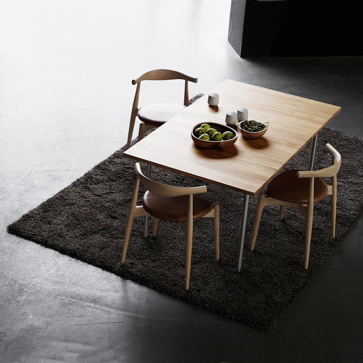 Carl Hansen – CH20 Elbow Chair med CH322 bord