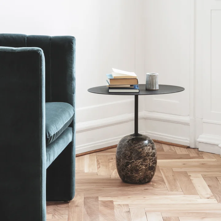 Lato sidebord og loafer lænestol fra & Tradition