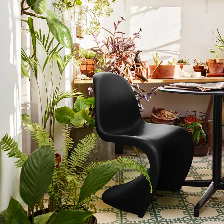 Panton Chair fra Vitra i basic dark